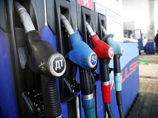 Эксперты предсказали рост цент на бензин в России